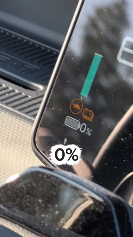 Video cover: close-up of the dashboard display showing an empty battery, text “0%”.